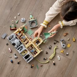 Warner Bros Hogwarts Chamber Of Secrets LEGO -Harry Potter 76389 lifestyle build crop