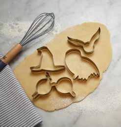 Warner Bros Hogwarts Baking Cutter Set -Harry Potter HI Lifestyle Cutters1