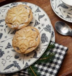 Warner Bros Hogwarts Dessert Plates Set -Harry Potter HI Lifestyle Plates1