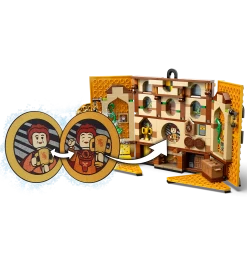 Warner Bros Hufflepuff House Banner LEGO 12 Warner Bros Hufflepuff House Banner LEGO -Harry Potter Huff House Banner LEGO3