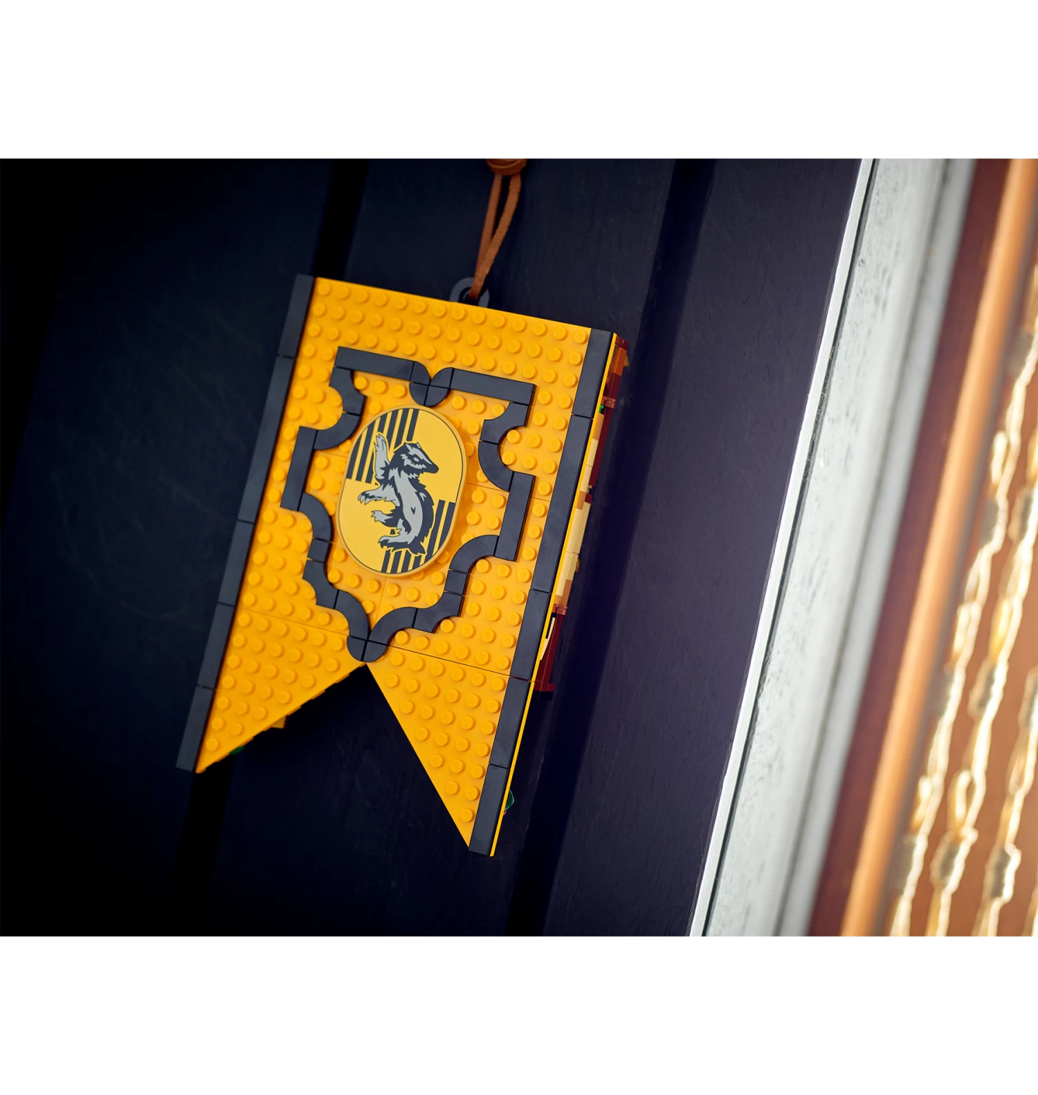 Warner Bros Hufflepuff House Banner LEGO 9 Warner Bros Hufflepuff House Banner LEGO - Image 7