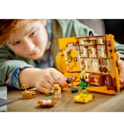 Warner Bros Hufflepuff House Banner LEGO 17 Warner Bros Hufflepuff House Banner LEGO -Harry Potter Huff House Banner LEGO8