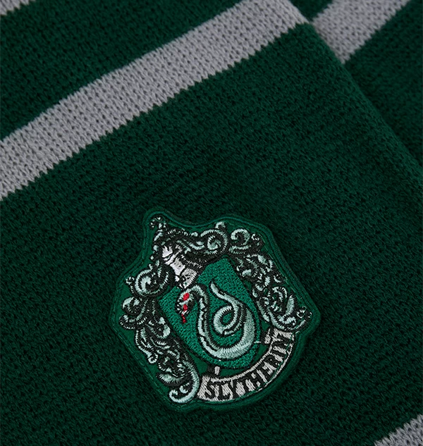 Warner Bros Slytherin Knitted Crest Scarf 4 Warner Bros Slytherin Knitted Crest Scarf - Image 2