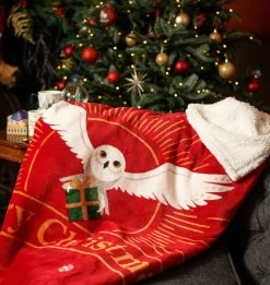Warner Bros Hedwig Christmas Blanket -Harry Potter XMAS23 Lifestyle Blanket1