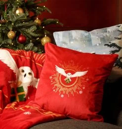 Warner Bros Harry Potter Christmas Cushion Cover -Harry Potter XMAS23 Lifestyle HarryPillow3